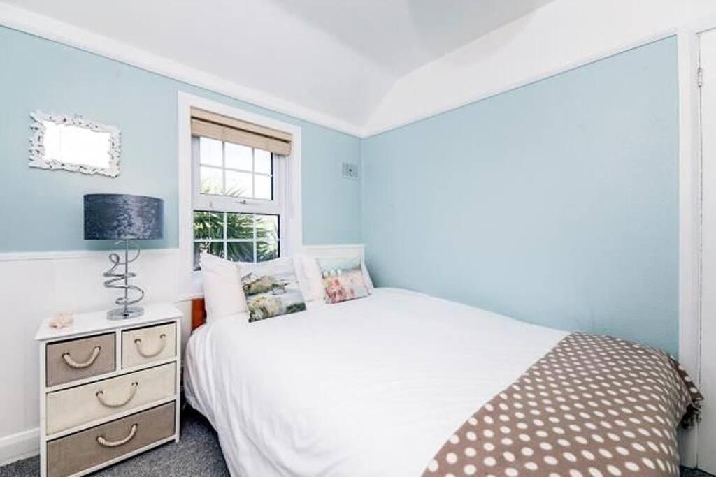 Sunrise! ~ 2 Bedrooms, Garden, Parking, Sea Views St. Ives Exterior foto