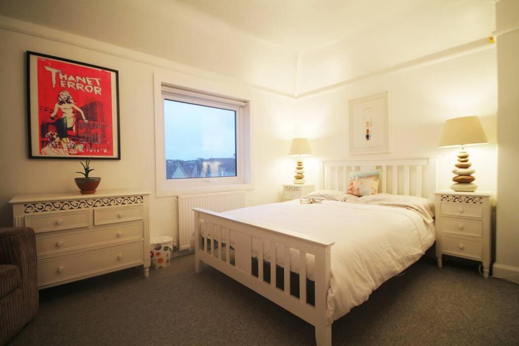 Sunrise! ~ 2 Bedrooms, Garden, Parking, Sea Views St. Ives Exterior foto