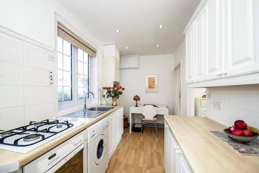 Sunrise! ~ 2 Bedrooms, Garden, Parking, Sea Views St. Ives Exterior foto