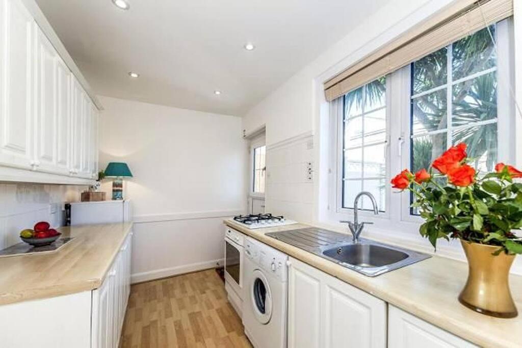 Sunrise! ~ 2 Bedrooms, Garden, Parking, Sea Views St. Ives Exterior foto